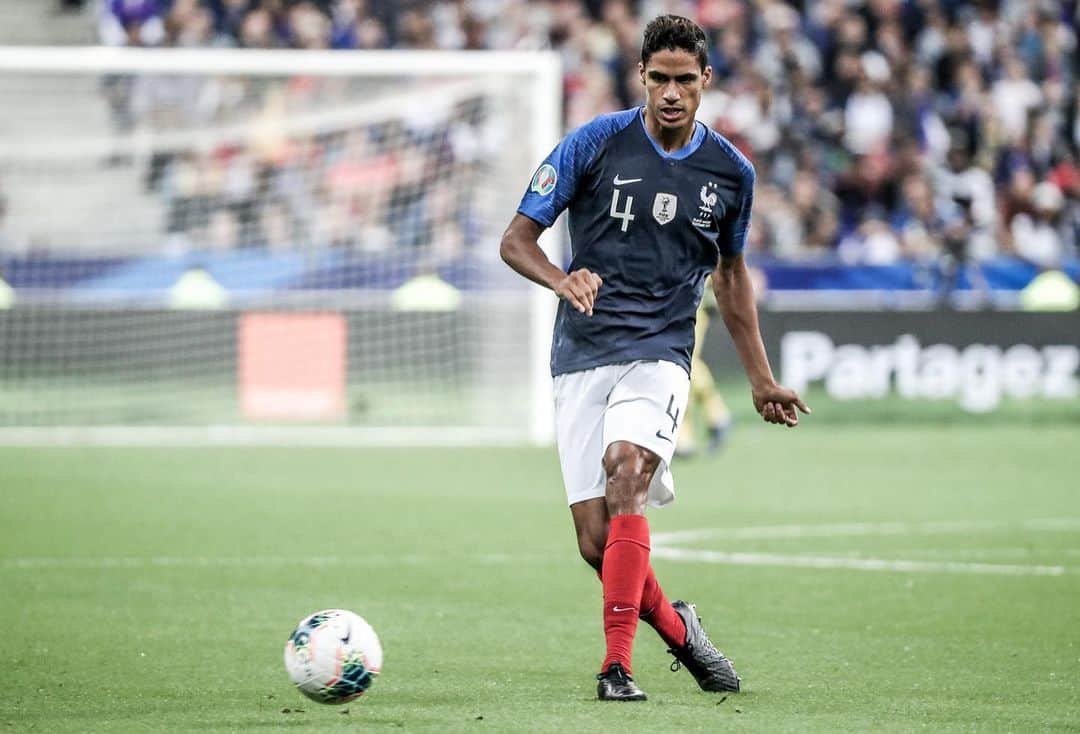 ラファエル・ヴァラーヌさんのインスタグラム写真 - (ラファエル・ヴァラーヌInstagram)「2 victoires 💪🏾🇫🇷 #QualifEuro2020 #TeamVarane @equipedefrance」9月11日 7時18分 - raphaelvarane