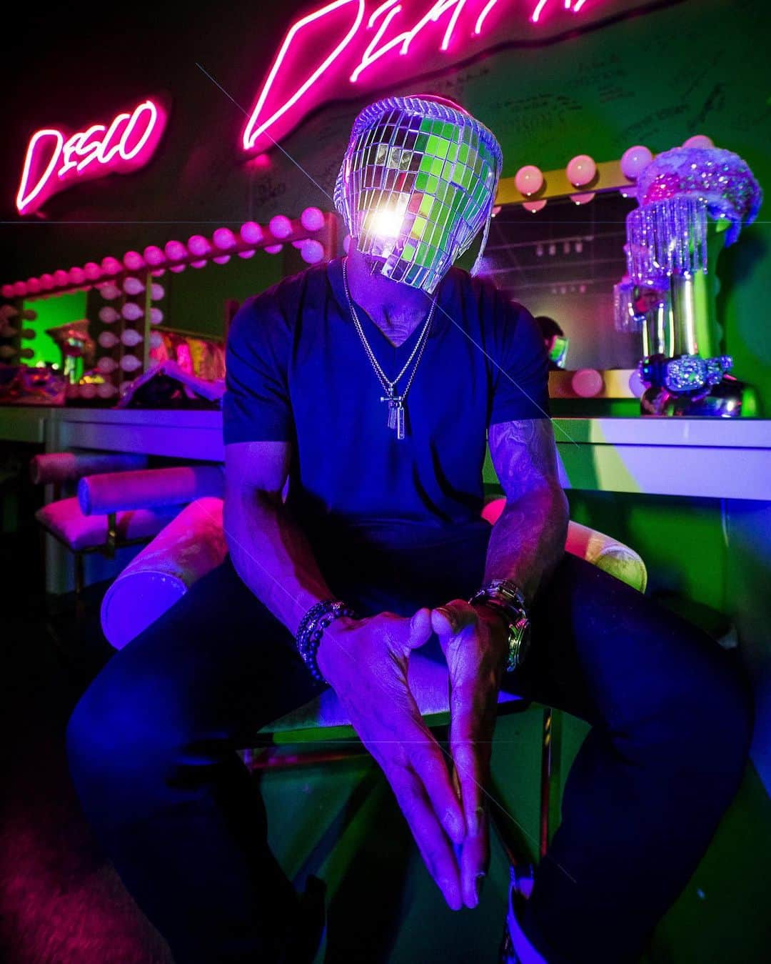 デライノ・デシールズ・ジュニアのインスタグラム：「Channeling my inner #daftpunk #discoface 📸: @high_vis」