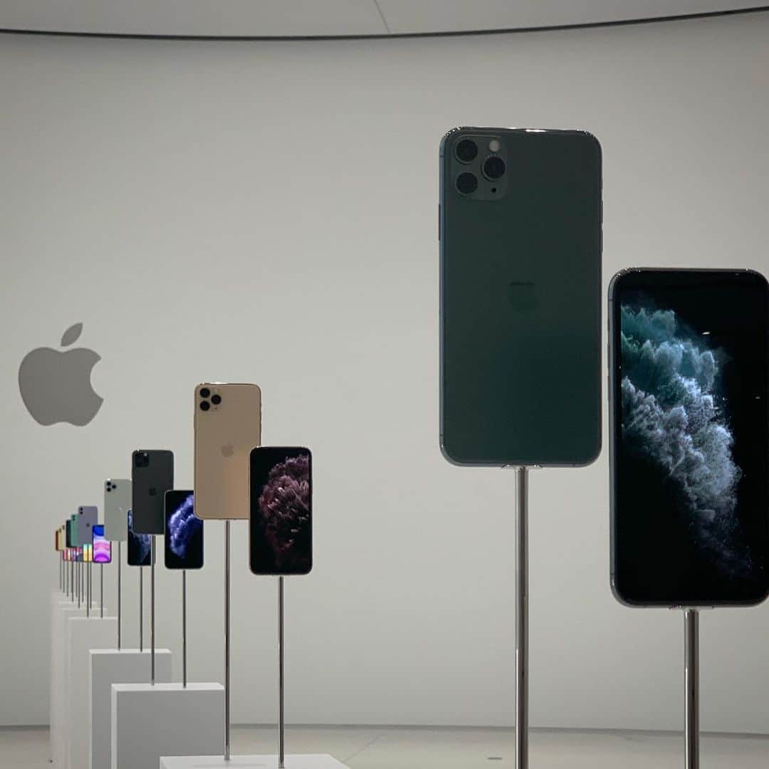 林信行のインスタグラム：「#AppleEvent announcements. #iPhone11 #iPhone11Pro  #AppleWatchSeries5  #iPad」