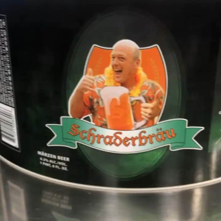 ディーン・ノリスのインスタグラム：「More @schraderbrau_bb rolling off production line. Get it now at www.craftshack.com or www.schraderbrau.com  @figmtnbrew @breakingbad」