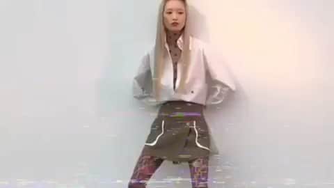 フェルナンダ・リーのインスタグラム：「re:@10magazineaustralia」