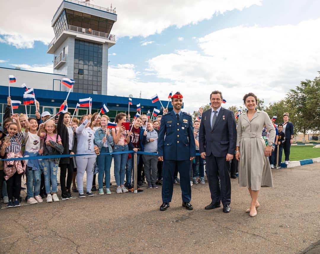 のインスタグラム：「At the airport in Baikonur, Kazakhstan, spaceflight participant Hazzaa Ali Almansoori of the United Arab Emirates and Expedition 61 crewmembers Oleg Skripochka of Roscosmos and Jessica Meir of NASA  pose for pictures Sept. 10 upon their arrival at the launch site for final pre-launch training. They will launch on Sept. 25 from the Baikonur Cosmodrome on the Soyuz MS-15 spacecraft for a mission on the International Space Station. Image: NASA/Victor Zelentsov. #nasa #astronaut #cosmonaut #roscosmos #uae #expedition61」