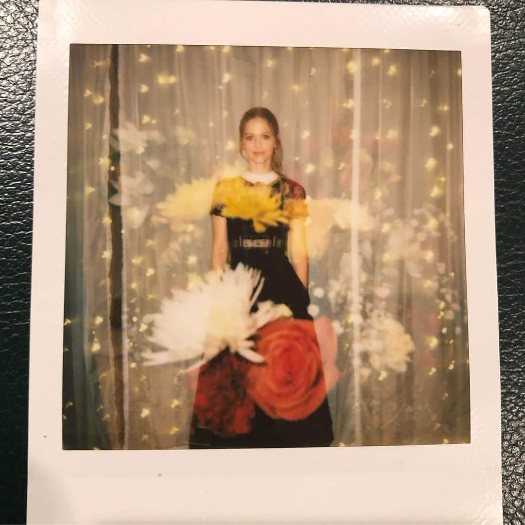 ジョアンナ・ブラッディのインスタグラム：「Layered Polaroid. Didn’t know this was a thing 😲」