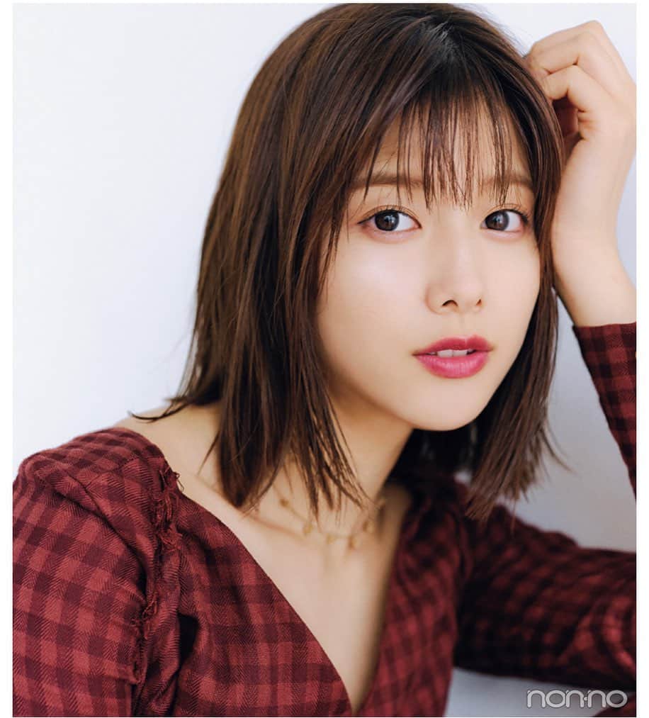 渡邉理佐ファンアカウントのインスタグラム：「なんでこんなにかわええの。 鎖骨最強。 #理佐#渡邉理佐#欅坂46#ノンノモデル」