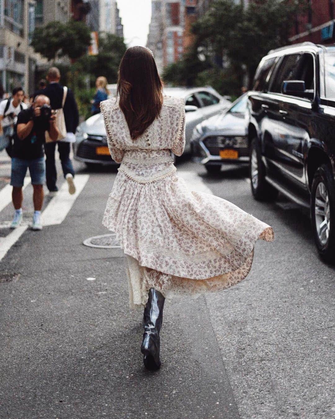 We Wore Whatさんのインスタグラム写真 - (We Wore WhatInstagram)「Yesterday leaving @zimmermann • the details on their designs are beyond gorgeous 📷 @atg_photo」9月10日 23時59分 - weworewhat