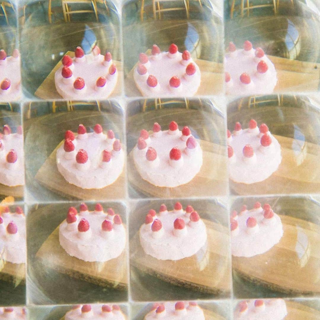 福田瞳さんのインスタグラム写真 - (福田瞳Instagram)「. . @gakudai.aworks さん 5周年おめでとうございます㊗️ チーズケーキもお店の雰囲気も大好きです♡」9月11日 0時08分 - fukudahitomi610