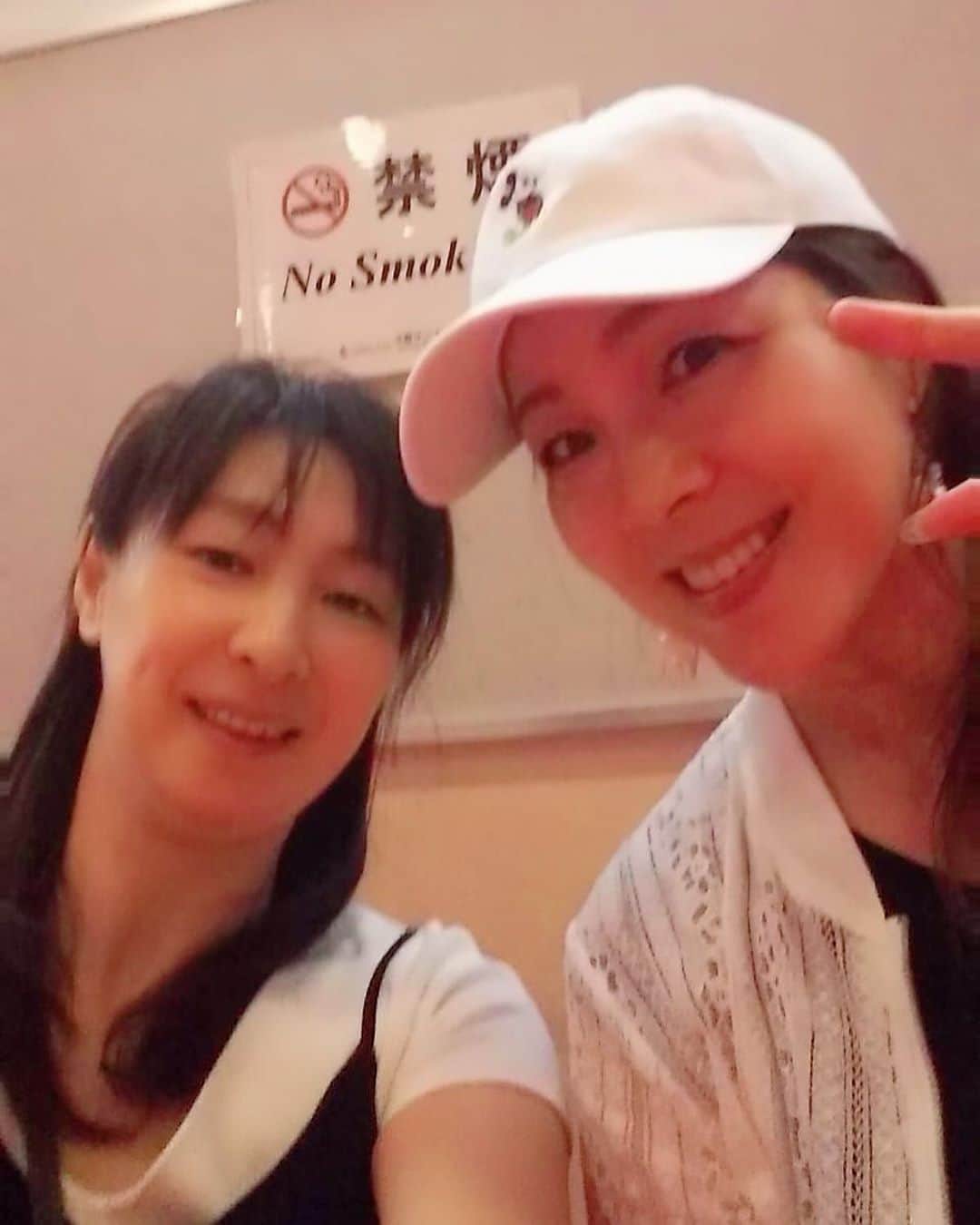 井上貴子のインスタグラム：「1年後輩の長嶋美智子ちゃんに JUJUのライブ誘ってもらって 連れてってもらったんだー^ ^  帰りにご飯食べながら あーでもないこーでもない話をして 物足りなさ満点で帰ってきたよ^ ^  もっと話たかったなーー^ ^  みっちゃん♡ありがとう😊  そしてJUJUに感謝^ ^  Happyで^ ^  #井上貴子  #LLPWX #女子プロレス #紅緒と柊音 #トイプードル #長嶋美智子 #元全女 #JUJU #中野サンプラザホール」