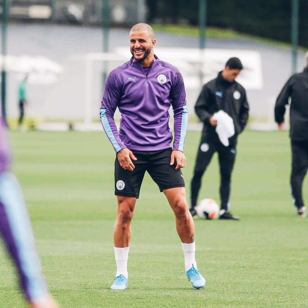 マンチェスター・シティFCさんのインスタグラム写真 - (マンチェスター・シティFCInstagram)「Thirsty work! 💦🏃‍♂️ #mancity」9月11日 0時13分 - mancity