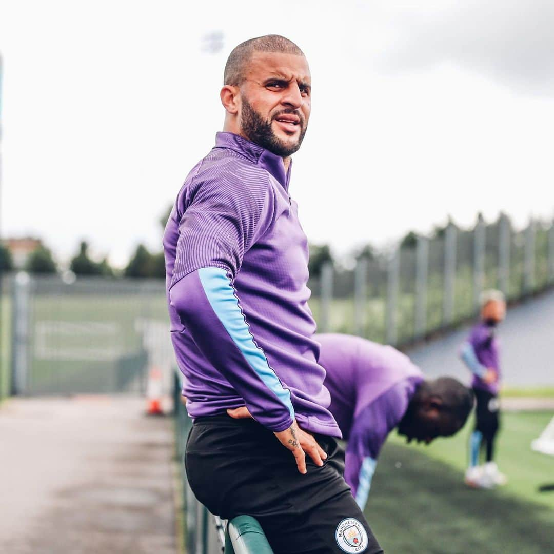 マンチェスター・シティFCさんのインスタグラム写真 - (マンチェスター・シティFCInstagram)「Thirsty work! 💦🏃‍♂️ #mancity」9月11日 0時13分 - mancity