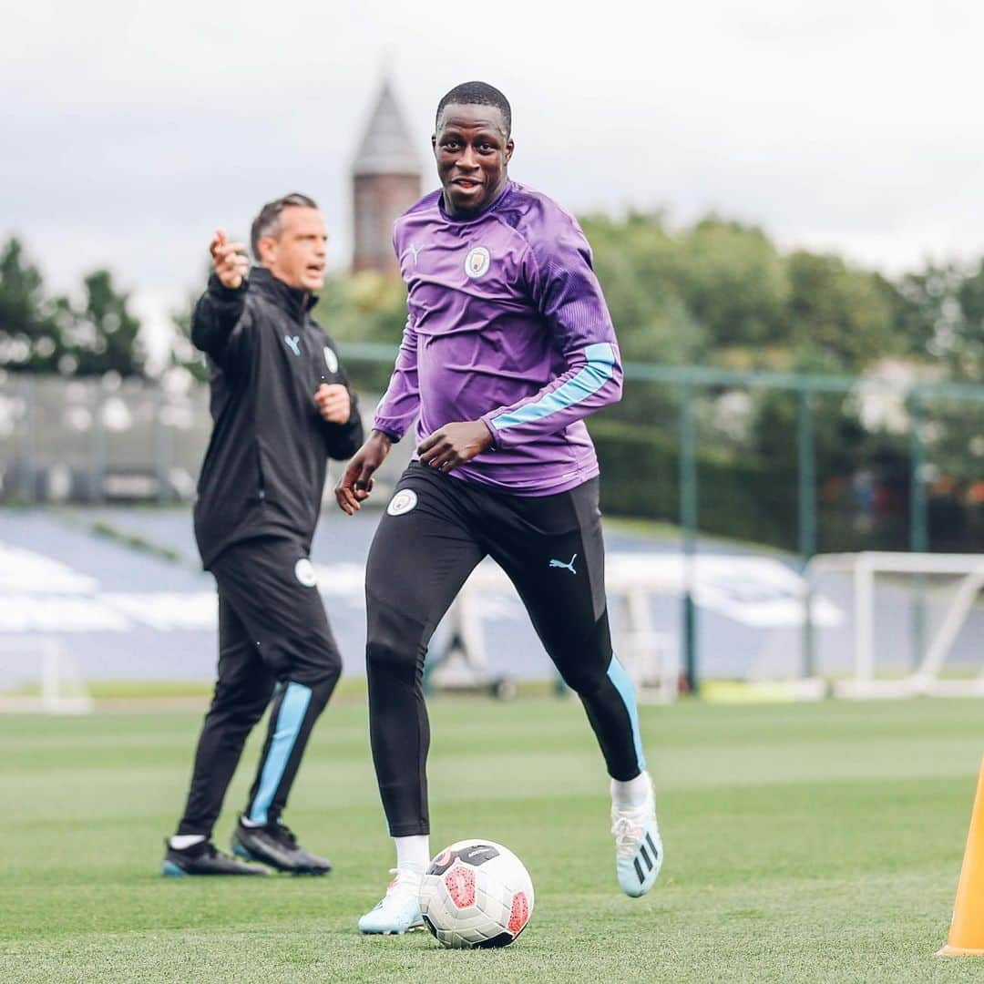 マンチェスター・シティFCさんのインスタグラム写真 - (マンチェスター・シティFCInstagram)「Thirsty work! 💦🏃‍♂️ #mancity」9月11日 0時13分 - mancity