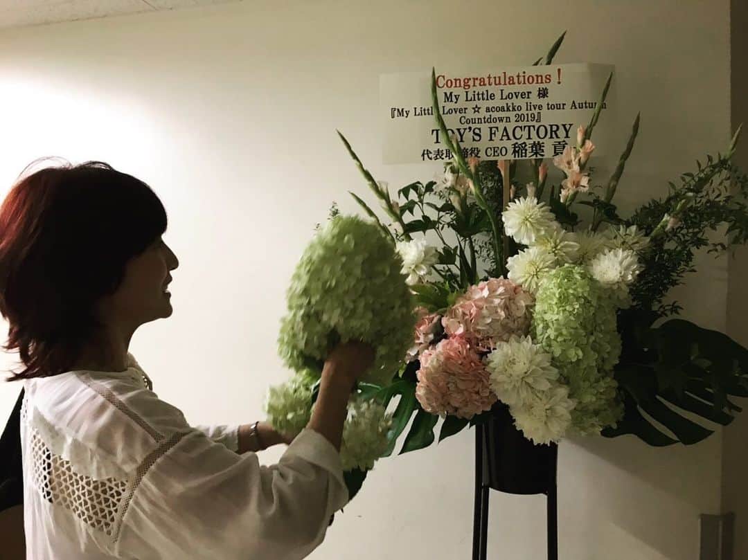 akkoさんのインスタグラム写真 - (akkoInstagram)「ビルボード大阪❣️どうもありがとうございましたー💖楽しかったぁ〜😊👍 楽屋に届いた素敵なお花をホテルに持ち帰る私😆 #akko akkostagram #mll #acoakkolive」9月11日 0時20分 - mllakko