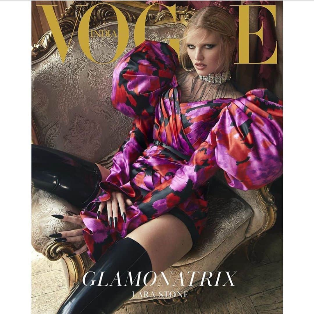 ララ・ストーンさんのインスタグラム写真 - (ララ・ストーンInstagram)「❤️💜❤️ @vogueindia  Shot by @gregswalesart  Styled by @anaitashroffadajania  Hair: @seminaraangelo  Make Up: @emilymergaertmakeup Video @lavoisierclement  Nails: @liga_nails ❤️💜❤️」9月11日 0時21分 - lara_stone