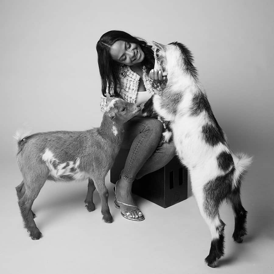 クリスティーナ・ミリアンさんのインスタグラム写真 - (クリスティーナ・ミリアンInstagram)「GOAT of goats! I found my calling! 😋 Thanks for making #fallinginnlove a TOP10 on #netflix! 🥰🐐 *** I’m sure Gilbert is somewhere screaming for joy. #goatsofinstagram #love #babygoat」9月11日 0時34分 - christinamilian