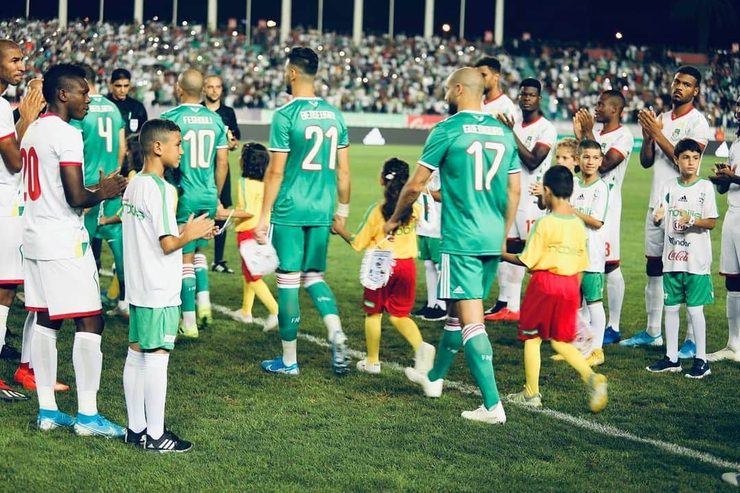 アドレーヌ・グェディウラさんのインスタグラム写真 - (アドレーヌ・グェディウラInstagram)「INOUBLIABLE 🇩🇿😭🇩🇿⚡️✊🏾 #TeamDZ #Capione #DaBaBa #TiriBark #MerciAuPeuple #5Juillet #Roublaa」9月11日 0時43分 - adleneg17