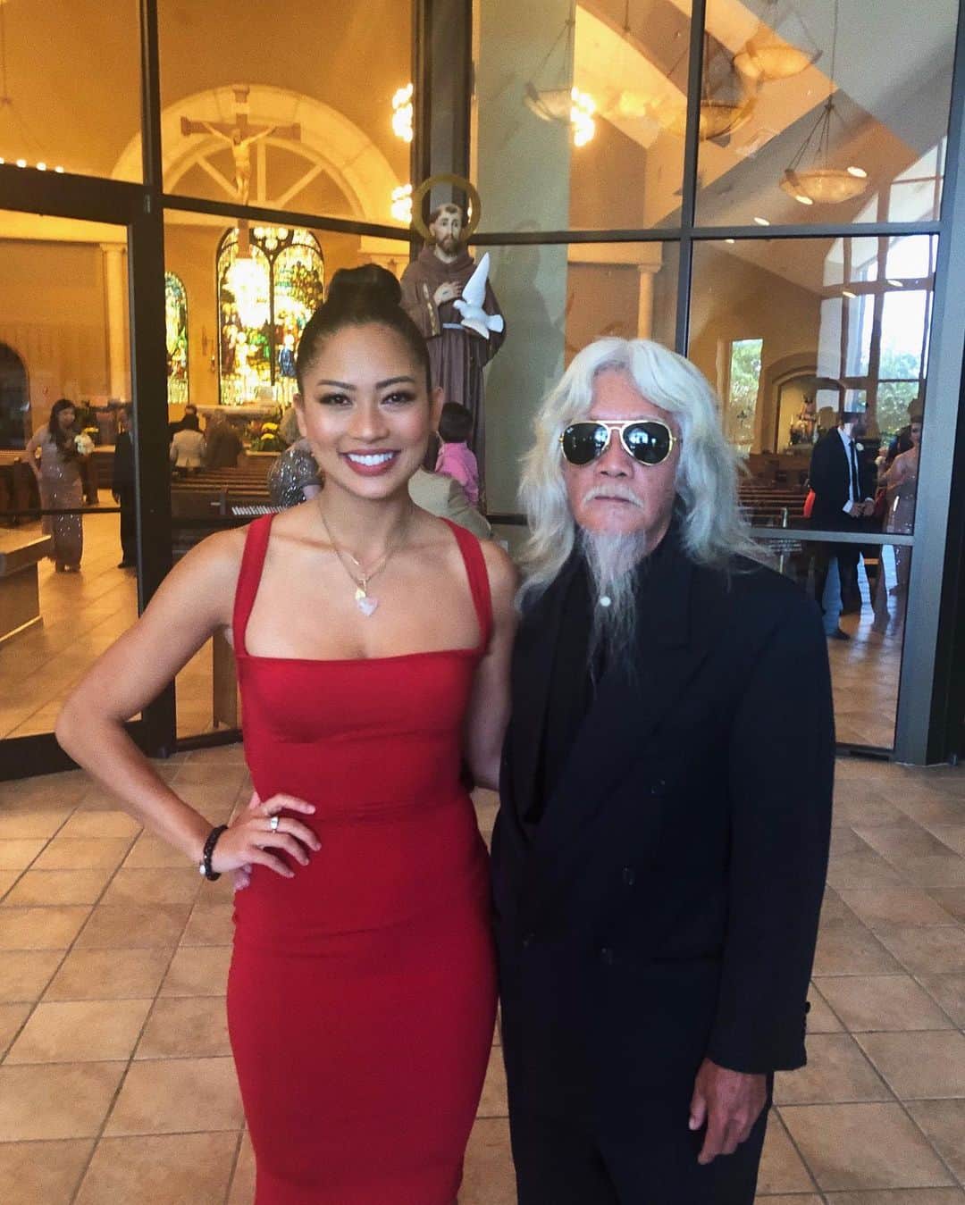 エイミー・ファムのインスタグラム：「this is the only photo i have from my cousins #phamily wedding with my uncle who is an absolute legendary icon in every way. he promised to give me his incredible bald eagle shirt and i’m keeping him to it. congrats phuong and @katemc0321 ! 👰🏼🤵🏻❤️ #itsaboutphamtime」