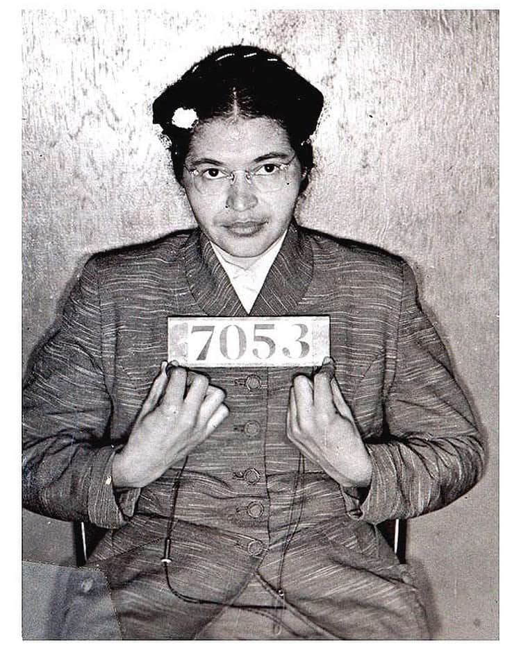 ヒラリー・クリントンさんのインスタグラム写真 - (ヒラリー・クリントンInstagram)「“People always say that I didn’t give up my seat because I was tired," Rosa Parks said. "But that isn’t true. I was not tired physically, no more tired than I usually was at the end of a working day... No, the only tired I was, was tired of giving in.”⁣⁣ ⁣⁣ Four days before refusing to give up her seat on a bus in Alabama, Parks—a seasoned civil rights activist—had attended a meeting to address the murder of 14-year-old Emmett Till. Till's murder came amid a wave of lynchings of black people across the South.⁣⁣ ⁣⁣ Parks said she considered her options when the bus driver demanded that she give up her seat for a white passenger. “I didn’t even know if I would get off the bus alive,” she said. “I felt that, if I did stand up, it meant that I approved of the way I was being treated, and I did not approve.”⁣⁣ ⁣⁣ Her action helped spark the Montgomery Bus Boycott, and her continued activism helped sustain it. Bill awarded Parks the Presidential Medal of Freedom 23 years ago this week.⁣⁣ ⁣⁣ Her story of courage and resilience is one of over 100 Chelsea and I have included in "Gutsy Women," out October 1, and I can't wait to share them all. Link in bio.」9月11日 1時04分 - hillaryclinton