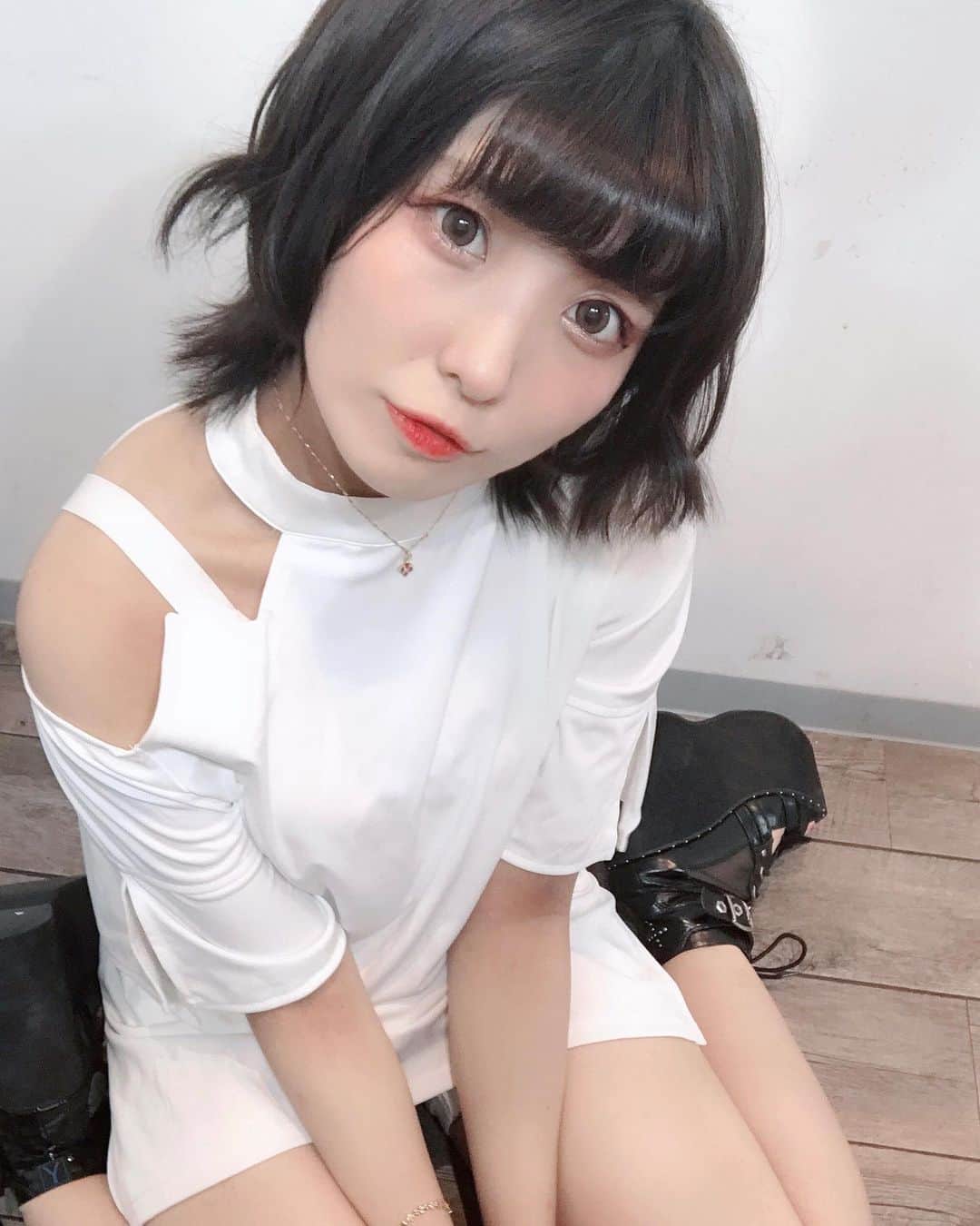 東雲れいかのインスタグラム：「I'm  Milk Snatcher 🥛🥛🥛🥛🥛 キャッキャっ^ - ^！！ 次は、 9月13日 DHC #オルガン坂生徒会 さんの放送と  #池袋HMV 店さんリリイベなります^ - ^^ - ^^ - ^ よよしく、どうぞ〜ふかふか おやすみ . . . . . . . . . #flowlight #white #ウルフカット #yosuke_usa #nail #cliomakeup #themilkyway #themilk」
