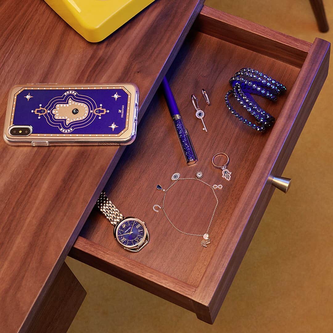 のインスタグラム：「It may be mid-week, but that's no reason to feel blue. Lead the fashion pack with dazzling designs. #SparkDelight #TarotMagic」