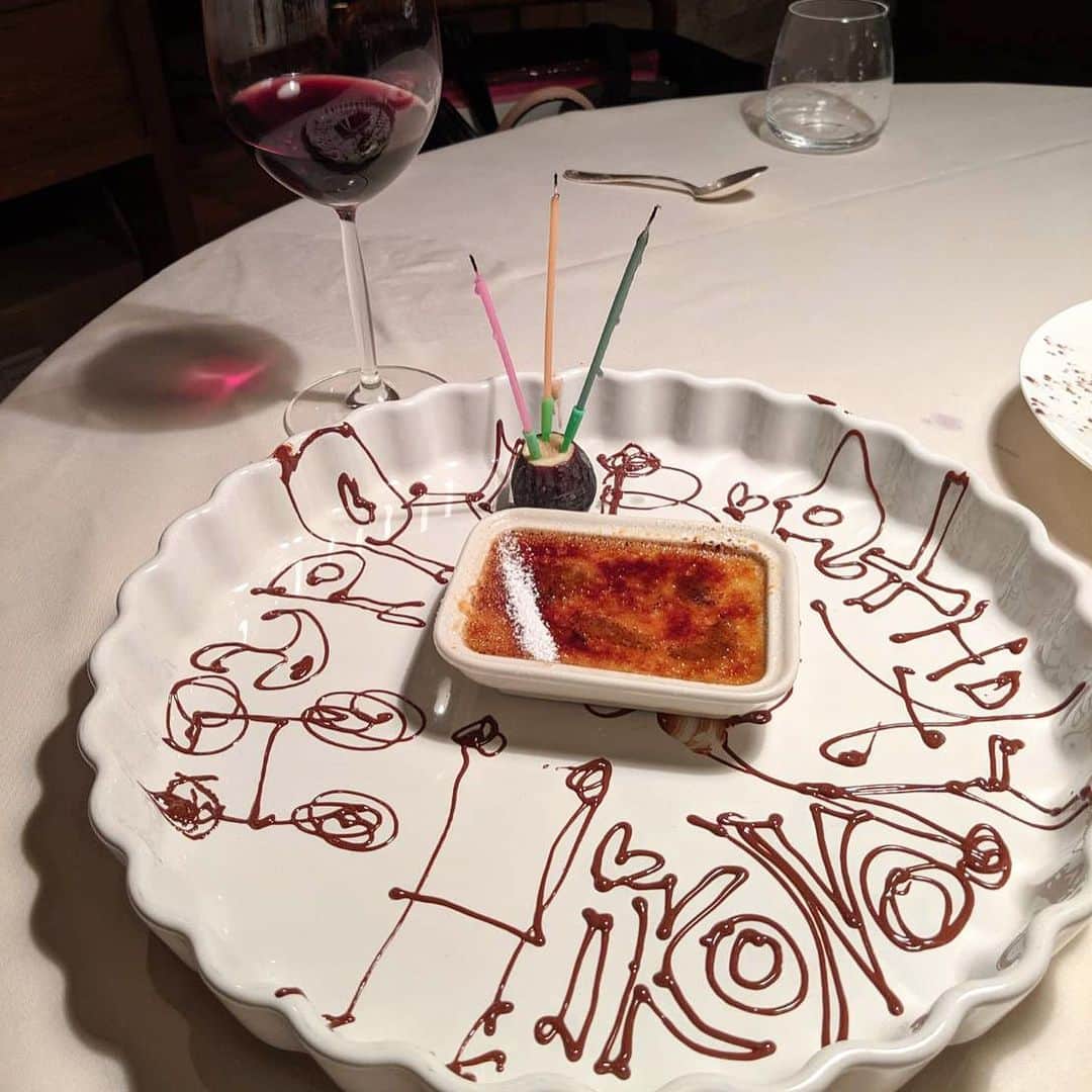 ひこ乃さんのインスタグラム写真 - (ひこ乃Instagram)「🎉my birth day⠀ ⠀ 9/9は自分の誕生日でした🌟 メッセージやLINEで連絡をくれた友達、 関係者の皆様ありがとうございました😊💗 これからも仲良くしてください😻⠀ ⠀ そしてお誕生日の当日は素敵なレストランに 連れて行ってもらって、いい時間を過ごせてとても Happyな日になりました💗👏😸 ⠀ 感謝です😌✨⠀ ⠀ #本日のコーデ#パールバッグ#夏コーデ#セットアップ#ベージュコーデ#코디룩#코디그램#소통#소통해요 #코디네이트#코디#코디스타그램#베이지#베이지코디#데일리 ⠀」9月11日 1時22分 - hikono0909