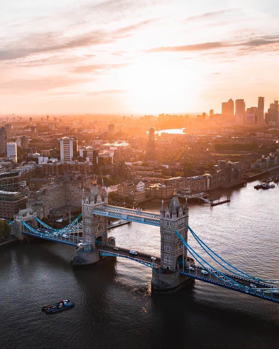 PolarProさんのインスタグラム写真 - (PolarProInstagram)「Photo of the Day: Towering over London | Shot on #DJI #Mavic2Pro #CinemaSeries | 📸: @filippo_cesarini」9月11日 1時22分 - polarpro