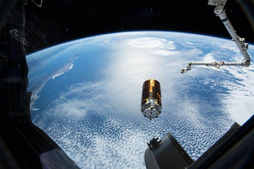 のインスタグラム：「Ten years after the Japan Aerospace Exploration Agency launched its first HTV mission, today the HTV-8 “Kounotori” cargo craft will launch from the Tanegashima Space Center to the Space Station. While launch is scheduled for 5:33 pm EDT, NASA TV will start its coverage at 5 pm.  #nasa #jaxa #htv #htv8 #international #space #station #iss」