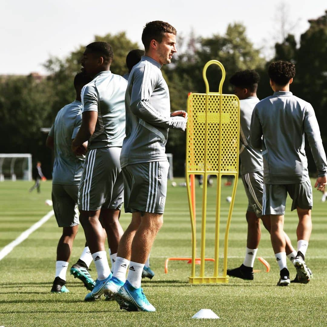 フラムFCさんのインスタグラム写真 - (フラムFCInstagram)「A crisp autumnal day to partake in football 🍂 #FFC」9月11日 2時12分 - fulhamfc