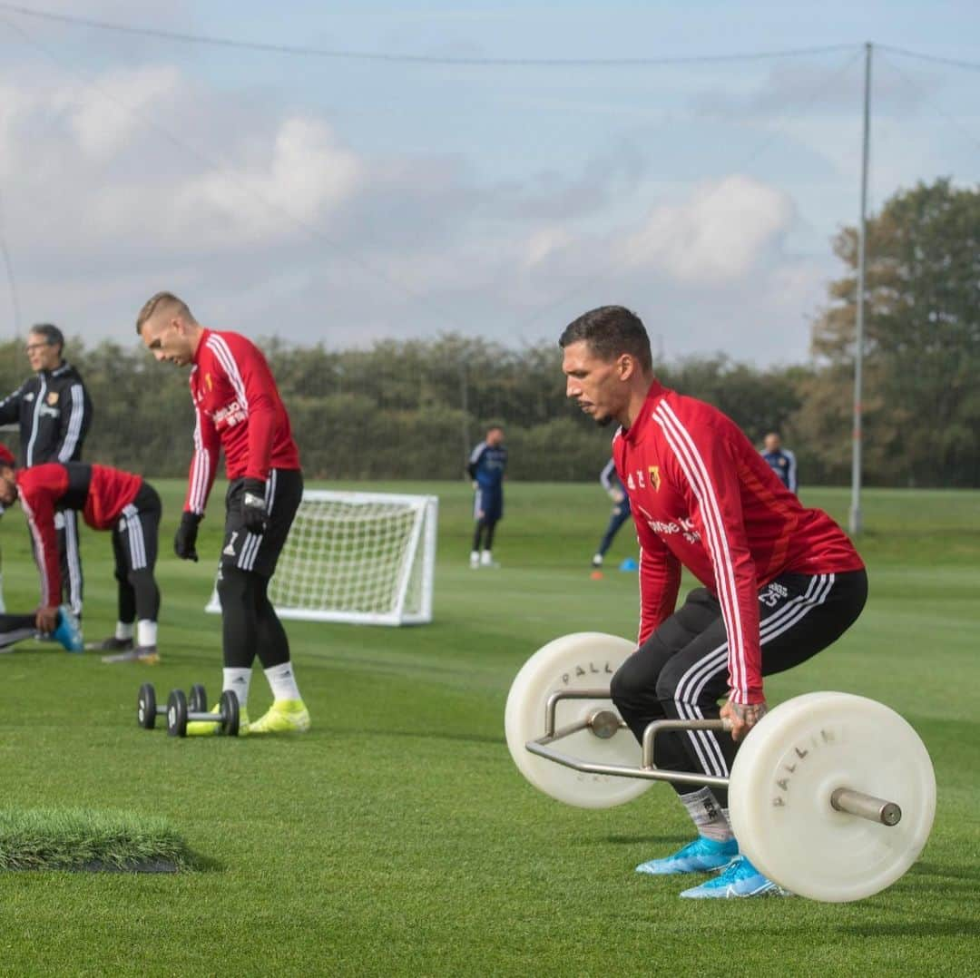 ヨゼ・ホレバスさんのインスタグラム写真 - (ヨゼ・ホレバスInstagram)「Working hard 💪🏼 #premierleague #watfordfc #practice」9月11日 2時19分 - josecholevas