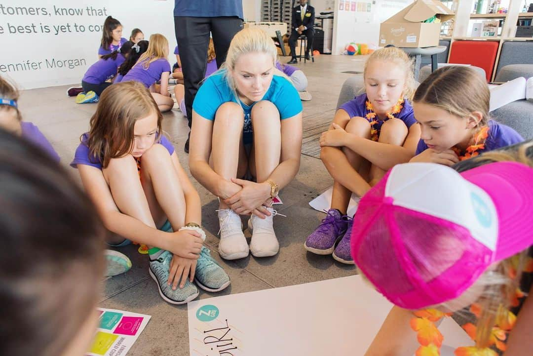 リンゼイ・ボンさんのインスタグラム写真 - (リンゼイ・ボンInstagram)「My Foundation has another STRONG Girls Camp in Baltimore coming up this September 28 & 29th! My favorite part of these camps is that I get to personally spend time with these amazing kids and I can see them gaining confidence right in front of me. Excited to see what we can do in Baltimore with the help of @underarmour. There are only a few spots left so register your daughter ASAP -the link is in my bio. Also check out how to apply for an LVF scholarship for sports or enrichment programs. @lindseyvonnfoundation #StrongGirls」9月11日 2時22分 - lindseyvonn