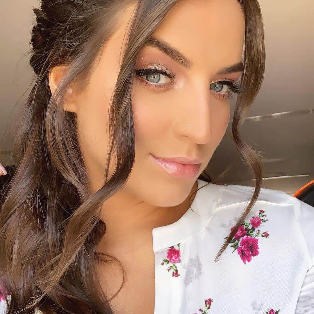 Bruna Unzuetaのインスタグラム：「De zoin de canto 👀」