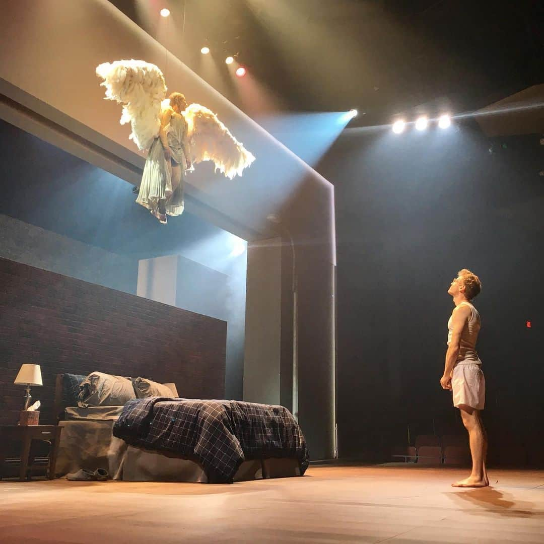 バーレット・フォアのインスタグラム：「I can’t believe I’m saying this, but Angels in America, Part 1: Millennium Approaches is officially open!  This week we open Part 2: Perestroika (ya know, the weirder, longer, harder one with more angels, more ghosts, more magic, more blood, more ladders, more wrestling, more spooj, more punching, more nudity, more heaven, more hospitals, more rain, more Mormons, more dummies, more Mormon dummies, more bruises, more Bolsheviks, more prophets, more flying, and more cats!) NB: this is a rehearsal pic. Don’t worry, The Angel (the gorgeous Gina Daniels) does not wear pigtails in the show.  Think more Grace Jones ferocity! 😇👩🏾‍🎤🧚🏾‍♀️ #AngelsInAmerica #ncisla #repstl 📷: @madmakeupnhair」