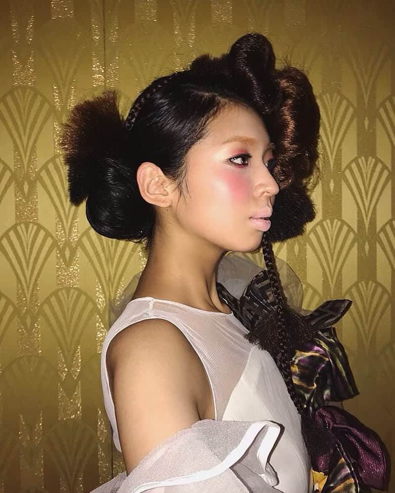 伊藤友奈さんのインスタグラム写真 - (伊藤友奈Instagram)「✨ #beautifulhairstyle #cutiemakeup #百花草70周年」9月11日 8時54分 - youna.ito