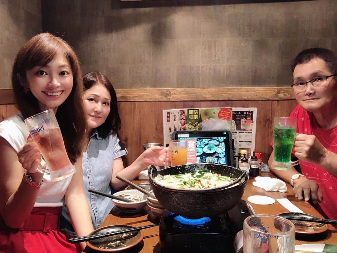 のインスタグラム：「family dinner🍽の様子です‪𐤔 博多道場上野店へ𓂃 𓈒𓏸 上野駅から徒歩3分🚶‍♀️ 上野広小路からは数秒のアクセスの良さ🙌🏻 * 個室居酒屋です🥃✨ 周り気にせず家族だけの時間を過ごせて良き☝🏻️ 個室内にはタッチパネルで注文出来るので 飲み放題でもメニュー見て選んで その場ですぐ頼めるから時短で便利♡ * ドリンク、男梅ソーダに🥤挑戦したら 正にあの男梅の味で美味しかった😋大正解‼️ 疲れも吹き飛びそうだし 早速ハマってお代わりしましたw * 改めて…九州料理最高\(･ω･)/♡ 博多とり皮串🍢や ちゃんぽんも美味しかったけど やっぱり…もつ鍋ですよ🍲もつ鍋❤️ 嗚呼絶品でございました… * クリーミーさと辛さのバランス最高💕 味が染みているもつと野菜の相性も抜群‼️ このスープに入れたちゃんぽんも そりゃーそりゃー美味でした🙏🏻 * 詳しいレポ見てみたい方は 是非食べログも︎︎︎︎︎︎☑︎してみてね(* ॑꒳ ॑* )⋆* * 🏡九州個室居酒屋 博多道場 上野店 * ➡️東京都台東区上野2-1-9 GAOH黒門ビル 3F 📞 050-5590-3735 ⏰月～木・日・祝日: 12:00～23:30 金・土・祝前日: 12:00～24:00 💤定休日 無休 ✼••┈┈┈┈┈┈┈┈┈┈┈┈┈┈┈┈••✼ #九州個室居酒屋博多道場上野店 #博多道場 #九州料理 #食べログ #上野グルメ #家族ディナー #上野ディナー #グルメ部 #foodpic #l4l #foodie  #dinner #japanesestyle #晩ごはん #飯テロ #夜ごはん #ディナー #食べスタグラム #gourmet #foodgram #tokyogourmet #tokyoeats #followme #instafood #japanesefood #foodstagram #フードスタグラム #foodoftheday #japanesegirl #グルメ好きな人と繋がりたい @queen.lupis ピアス(v0632) Castingby@woomy.restaurant ✼••┈┈┈┈┈┈┈┈┈┈┈┈┈┈┈┈••✼」