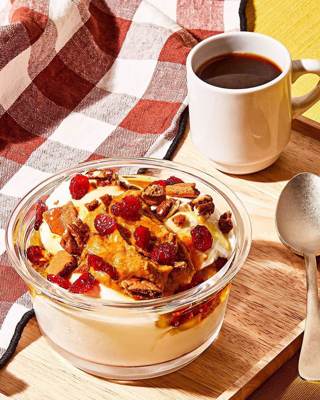 Chobaniのインスタグラム：「Pumpkin is back. And it's the star of our Pumpkin and Cranberry Creation this season. Available for a limited time at the Chobani Café in SoHo. Tag a #pumpkin lover.」
