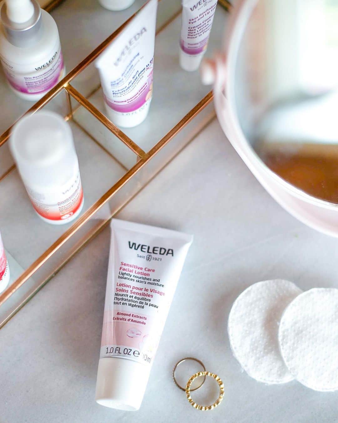 Weledaのインスタグラム：「Is moisturizing your skin a priority? Make sure your skin stays hydrated by using your favorite Weleda moisturizer both day and night! 🌞🌙 #WeledaSkin」