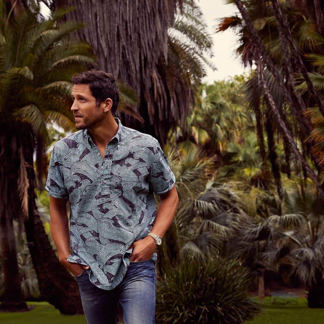 のインスタグラム：「Ride that Pacific Current to new shores...⁠ @zakbush⁠ .⠀⁠ .⠀⁠ .⠀⁠ .⠀⁠ ⁠#bespooner #mensfashion #visualvacay⁣ #style #design #fashion #reynspooner #patternpeople #wearableart #hawaiinshirt⁣ #wdywt #wiwt #waywt #whatiworetoday #heritagestyle #menslookbook #fwis #dapper #summervibes #summerstyle #menstyle #soulaloha⠀」
