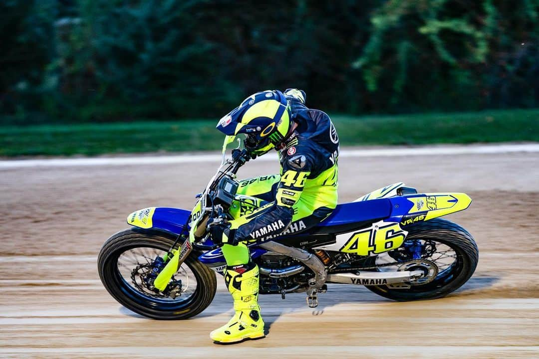 バレンティーノ・ロッシさんのインスタグラム写真 - (バレンティーノ・ロッシInstagram)「Training at the MotoRanch before Misano with the @vr46ridersacademyofficial 📸 @camilss」9月11日 4時21分 - valeyellow46