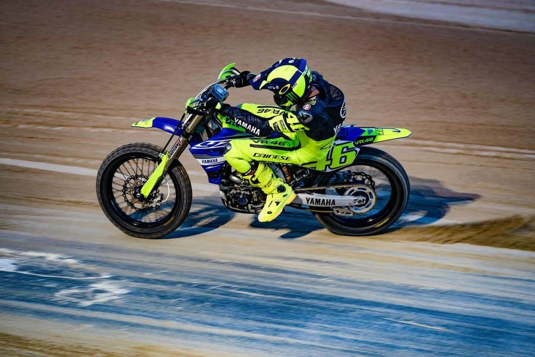 バレンティーノ・ロッシさんのインスタグラム写真 - (バレンティーノ・ロッシInstagram)「Training at the MotoRanch before Misano with the @vr46ridersacademyofficial 📸 @camilss」9月11日 4時21分 - valeyellow46