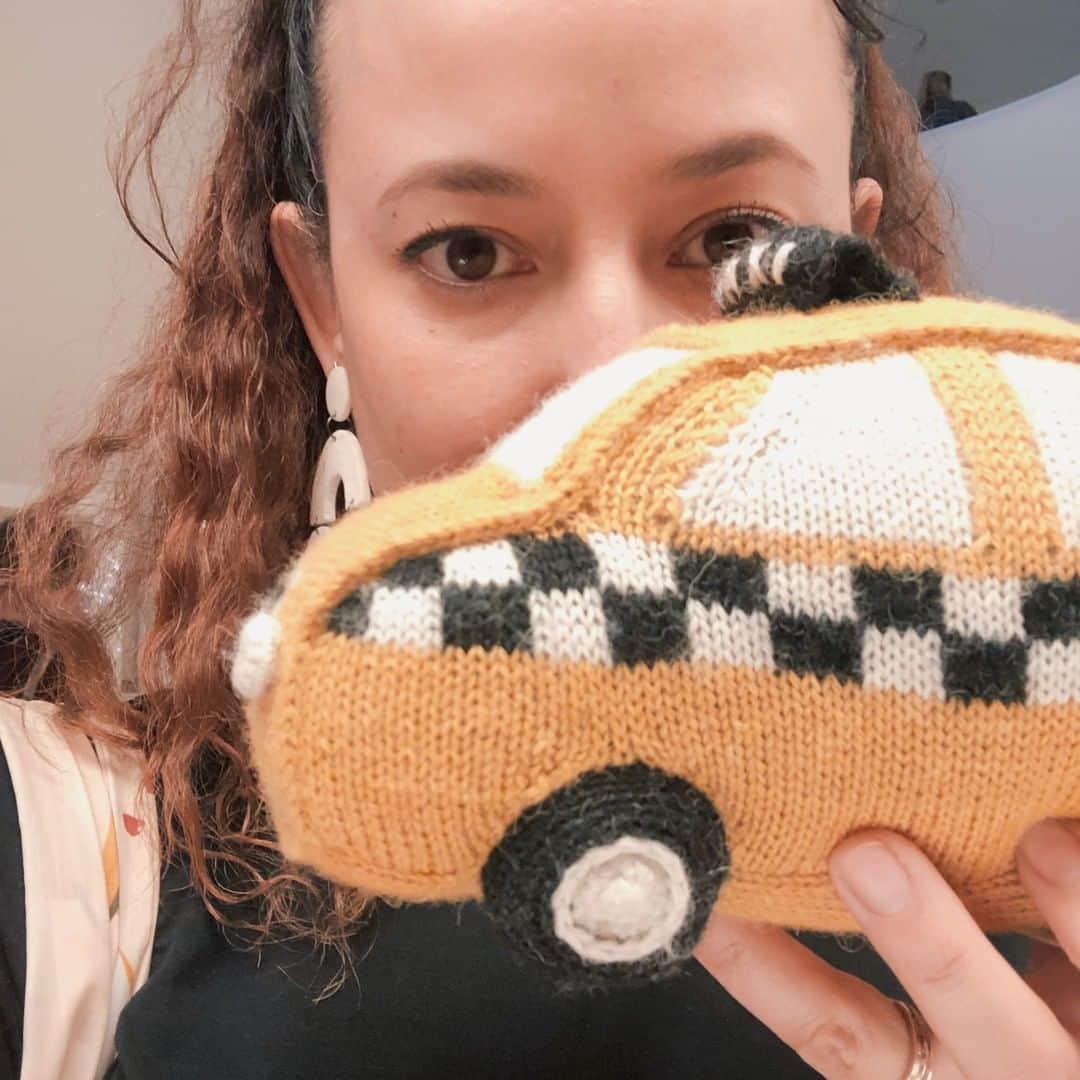 フリーディアのインスタグラム：「Take me back to NYC! The people, the fashion, the shops. All so inspiring. Who is at New York for Fashion Week? #nyfw #nyc #newyork ニューヨークにまた連れってて〜街のエネルギー、ファションとショップが良いよね。ファションウィークに行ってる人いる？　＃ニューヨーク　＃タクシー」