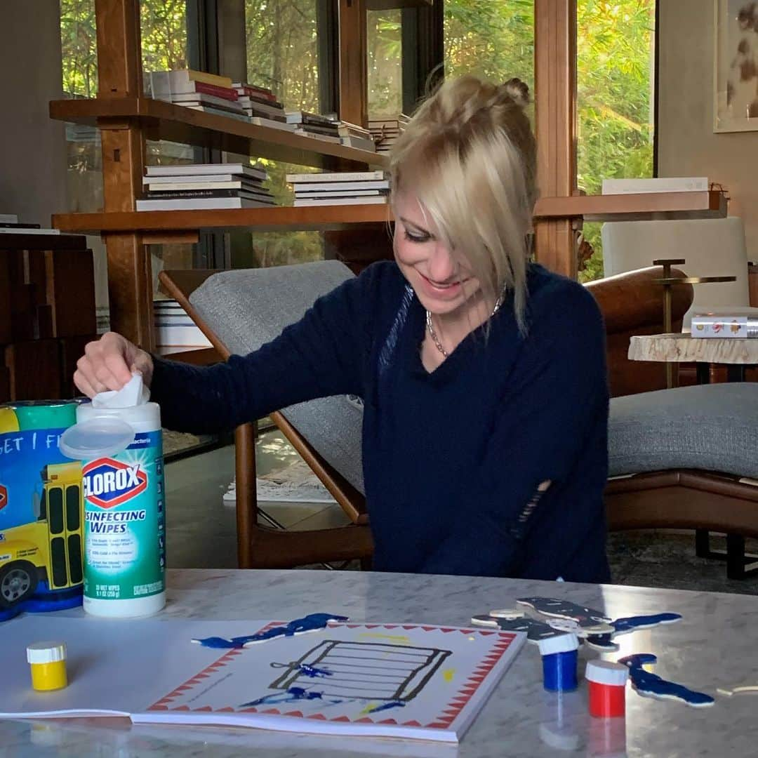 アンナ・ファリスさんのインスタグラム写真 - (アンナ・ファリスInstagram)「#ad Did you know kids have better focus & productivity in clean workspaces? No matter where my son chooses to play, @Clorox Disinfecting Wipes make cleanup quick and easy and keep away germs - #momgoals now that he’s back to school! Share where your kid gets creative at Clorox.com/CleanSpaces for a chance to win $5K towards your own Ultimate Clean Space Makeover now until 9/14!」9月11日 5時07分 - annafaris