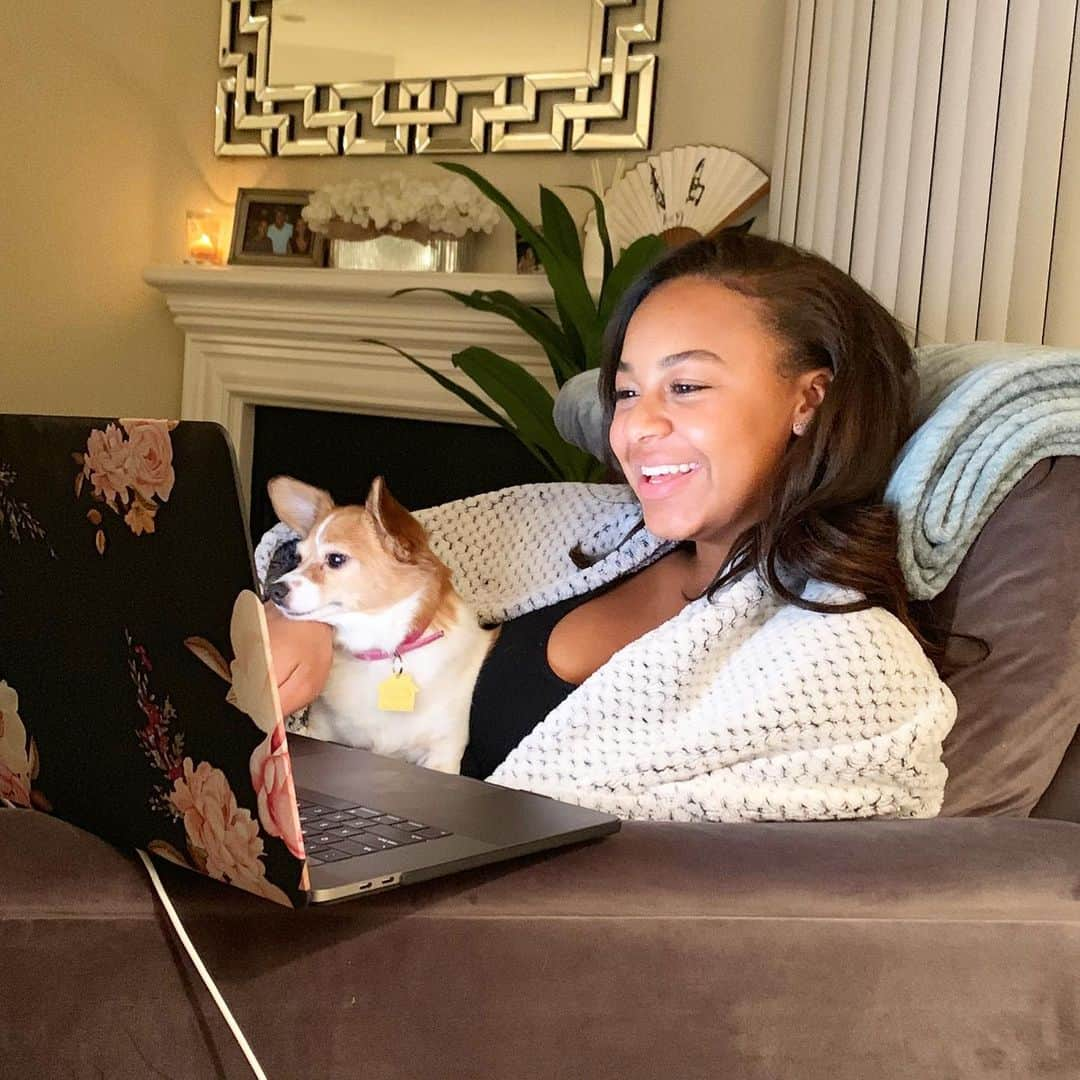 Nia Sioux Frazierさんのインスタグラム写真 - (Nia Sioux FrazierInstagram)「Instead of “my dog ate my homework” -> my dog helped with my homework😂」9月11日 5時21分 - niasioux