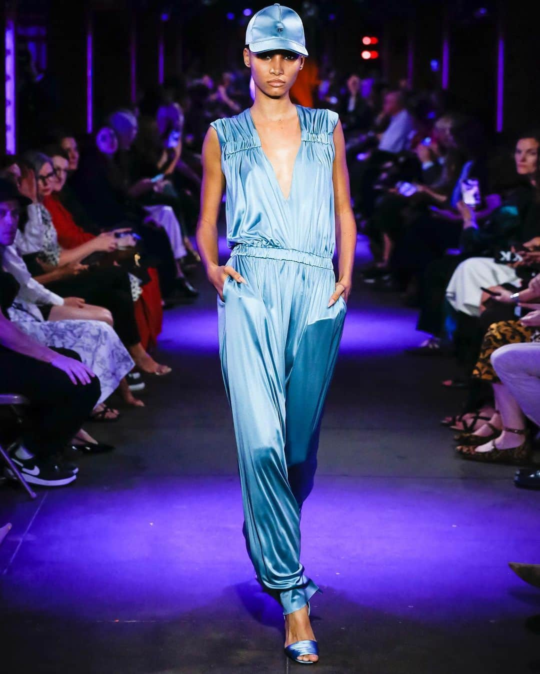 トムフォードさんのインスタグラム写真 - (トムフォードInstagram)「Blue hues from the TOM FORD SS20 Runway Show. #TOMFORD #TOMFORDSS20 #NYFW」9月11日 5時21分 - tomford