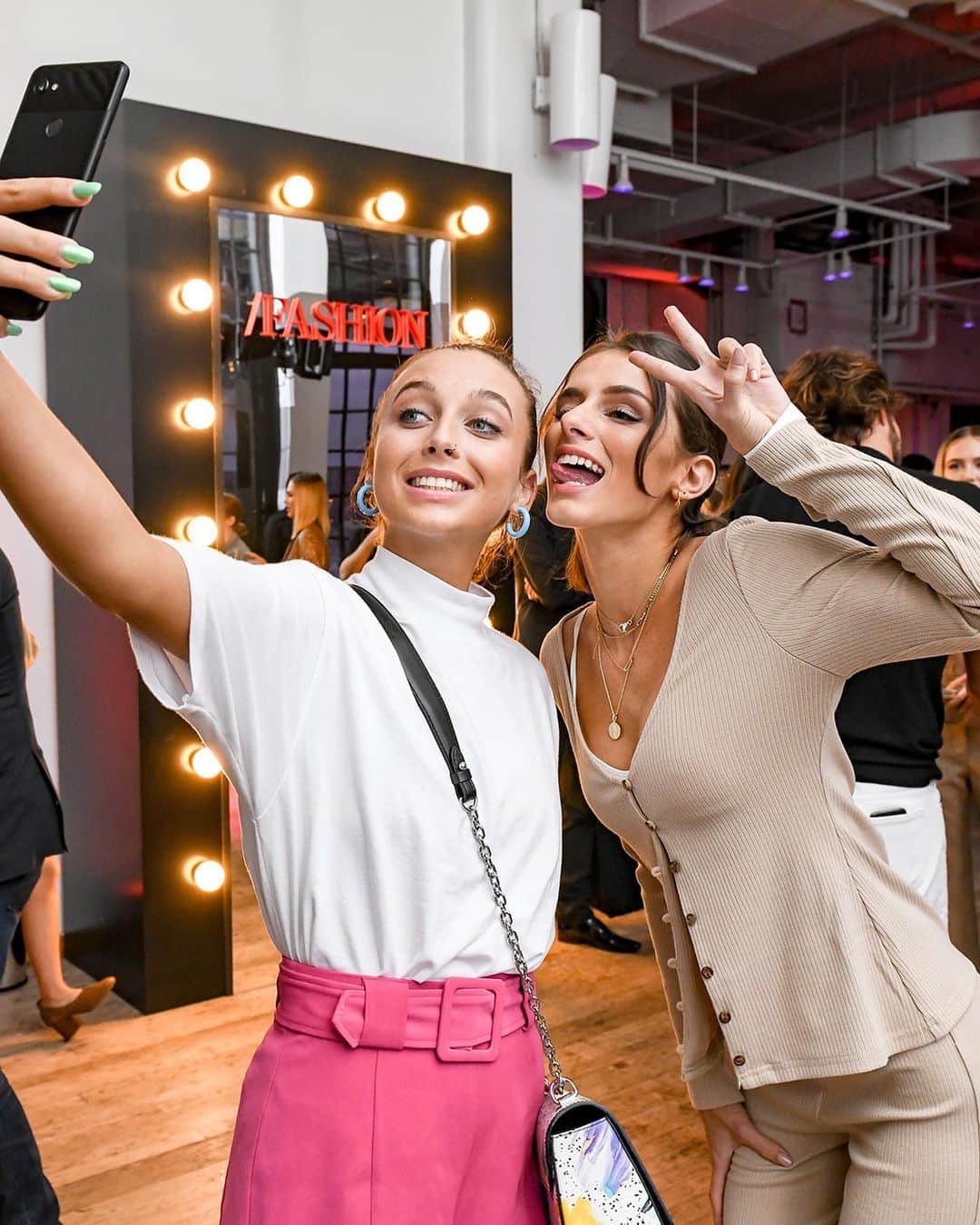 YouTubeさんのインスタグラム写真 - (YouTubeInstagram)「Last night's #YouTubeFashion launch party was 🔥 Watch our stories for the full recap.」9月11日 5時38分 - youtube