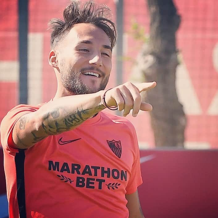 セビージャFCさんのインスタグラム写真 - (セビージャFCInstagram)「Cuando recuerdas que este fin de semana vuelve la acción liguera. 😌 👉🏼#laliga 🆚 #alaves ⏳  #sevilla #mood #attitude #vamosmisevilla」9月11日 5時43分 - sevillafc