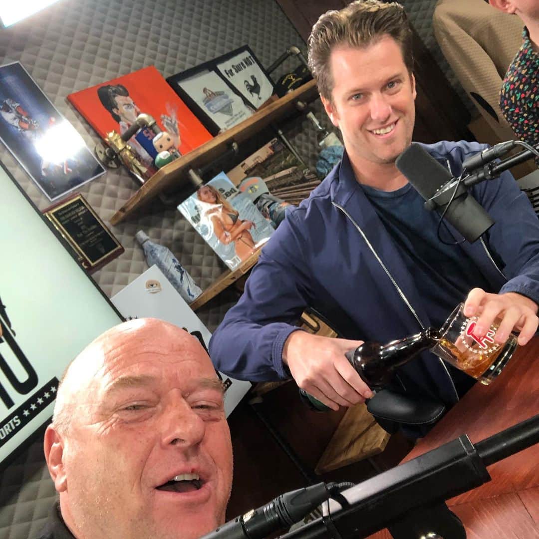 ディーン・ノリスのインスタグラム：「Pretty sure I’m on a @barstoolsports podcast with these dudes. Drinking @schraderbrau_bb @kfcbarstool @figmtnbrew」
