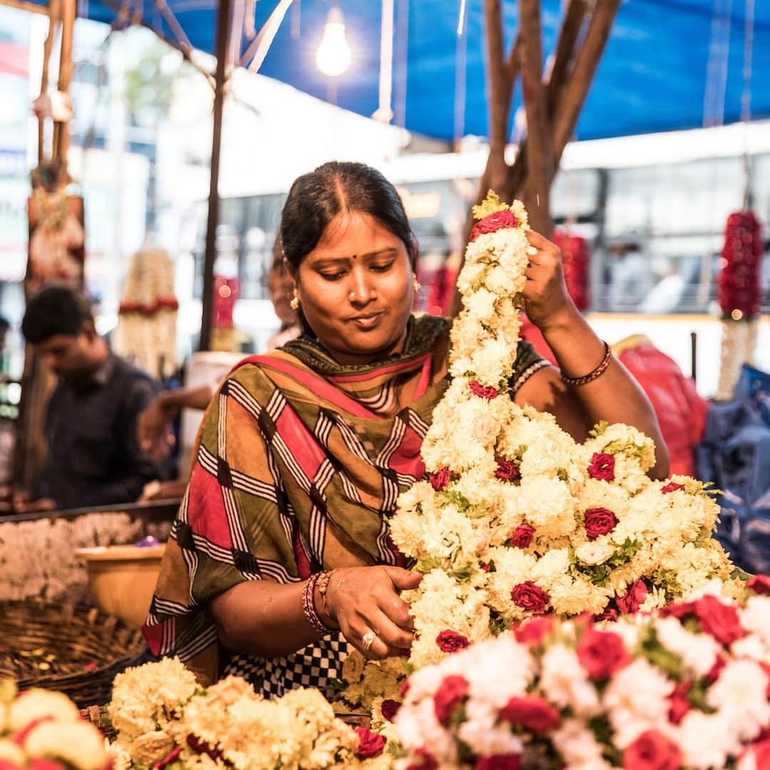 Conrad Hotelsのインスタグラム：「Find authentic local markets and fresh flowers around every corner when staying at @conradbengaluru. #StayInspired」