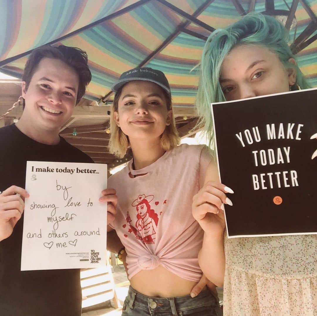 HEY VIOLETのインスタグラム：「in honor of world suicide prevention day, we’re standing with our friends at @TWLOHA to fight for suicide prevention and say, “you make today better.” learn more by swiping up on our story! xoxo https://wrt.lv/WSPD19 #youmaketodaybetter #WSPD19」