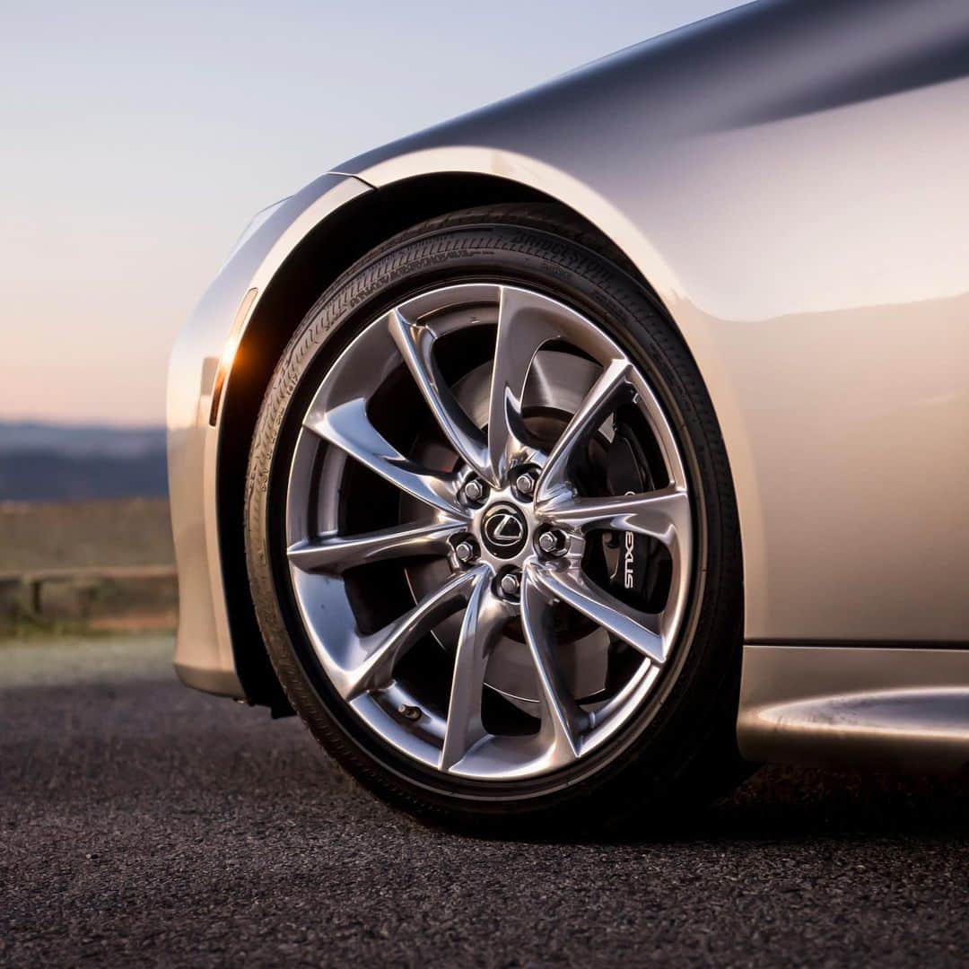 Lexus USAのインスタグラム：「Do you know Lexus? Name this one.  #TriviaTuesday」