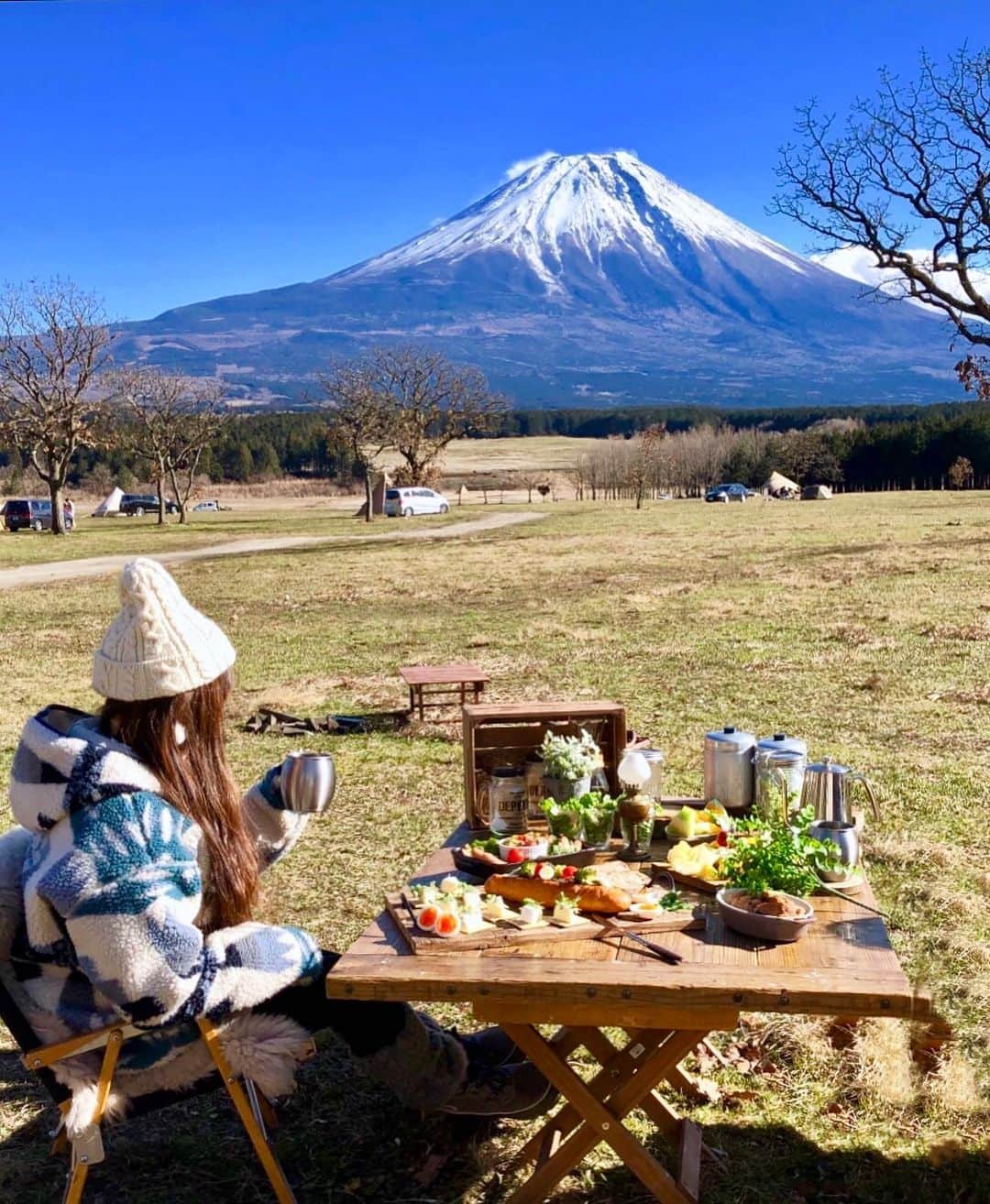 のインスタグラム：「#キャンプ#camp#camping #outdoor #キャンプ#アウトドア#キャンプ飯#cafe #カフェ#朝ごはん#富士山#ふもとっぱら#instagood #instafood #外カフェ#女子キャンプ#女子キャン #外ごはん#outdoorlife#canon#７D#9000D * * 2019.9.11 * 🏕💕 富士山に会いたくて💖 ふもとに行きたくて❤️ * * キャンプにも行けてなくて😅 富士山pic多め₍₍ ू(ᴗ̤ .̮ ᴗ̤ ू̀ )₎₎ෆ”💕 * * 来月下旬あたり雪化粧した富士山🗻見れたらいーなぁ😍💕」