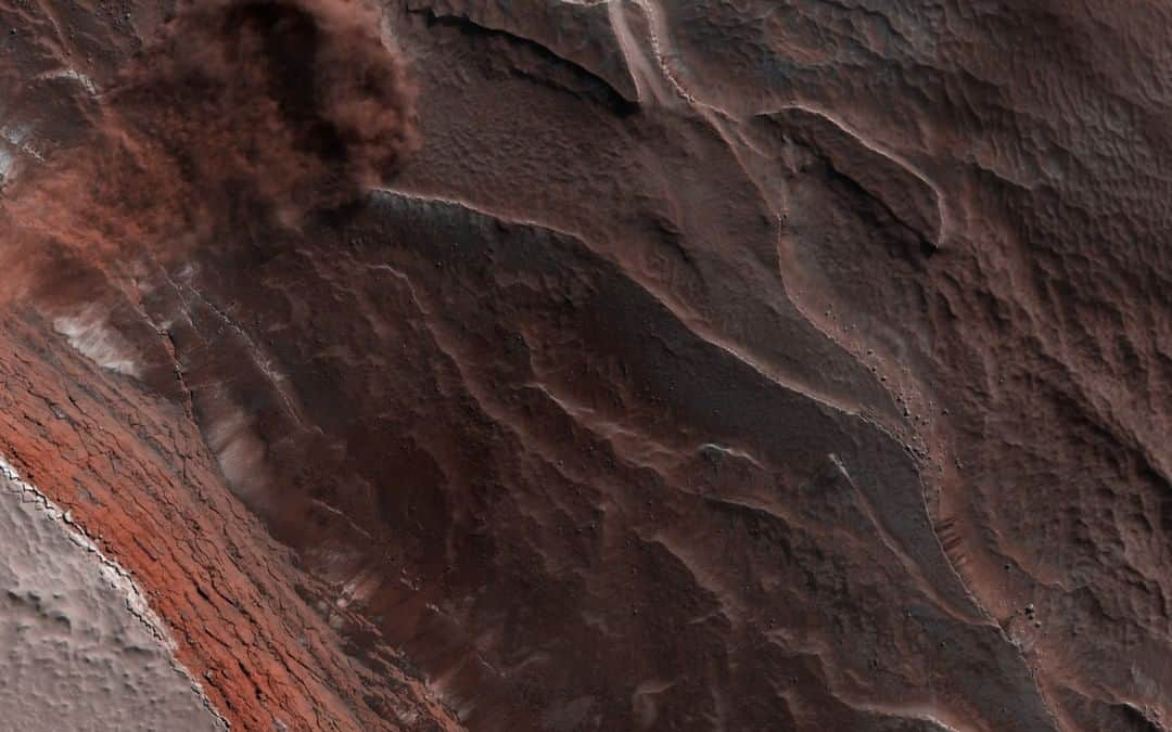 NASAさんのインスタグラム写真 - (NASAInstagram)「At the North Pole of Mars, springtime is avalanche season! ⁣ ⁣ The @UAHiRISE camera on our Mars Reconnaissance Orbiter spacecraft captured this cloud of dust on May 29, 2019, as melting ice blocks broke loose and tumbled down a cliff face over 1600 feet (500 meters) tall. ⁣ ⁣ Image Credit: NASA/JPL/University of Arizona⁣ ⁣ #mars #avalanche #dust #solarsystem #nasa」9月11日 6時51分 - nasa