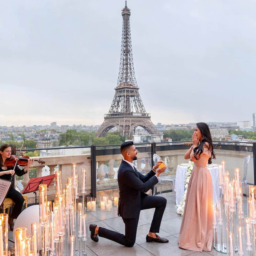 laurag_143のインスタグラム：「We’re Engaged 💍」
